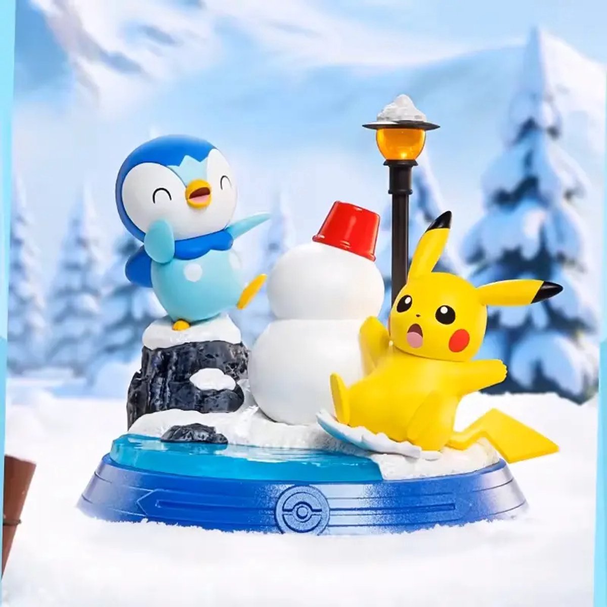 Pokémon Funism figure Pikachu en Piplup sneeuw scène met sneeuwpop