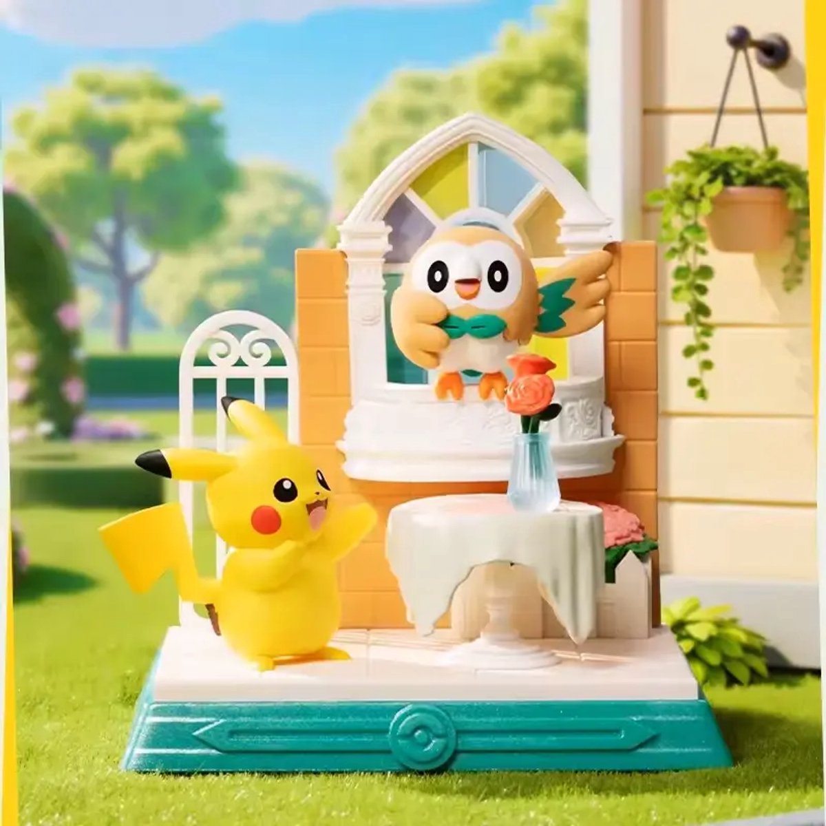 Pokémon Funism collectible figure met Pikachu en Rowlet in tuin scène bij raam